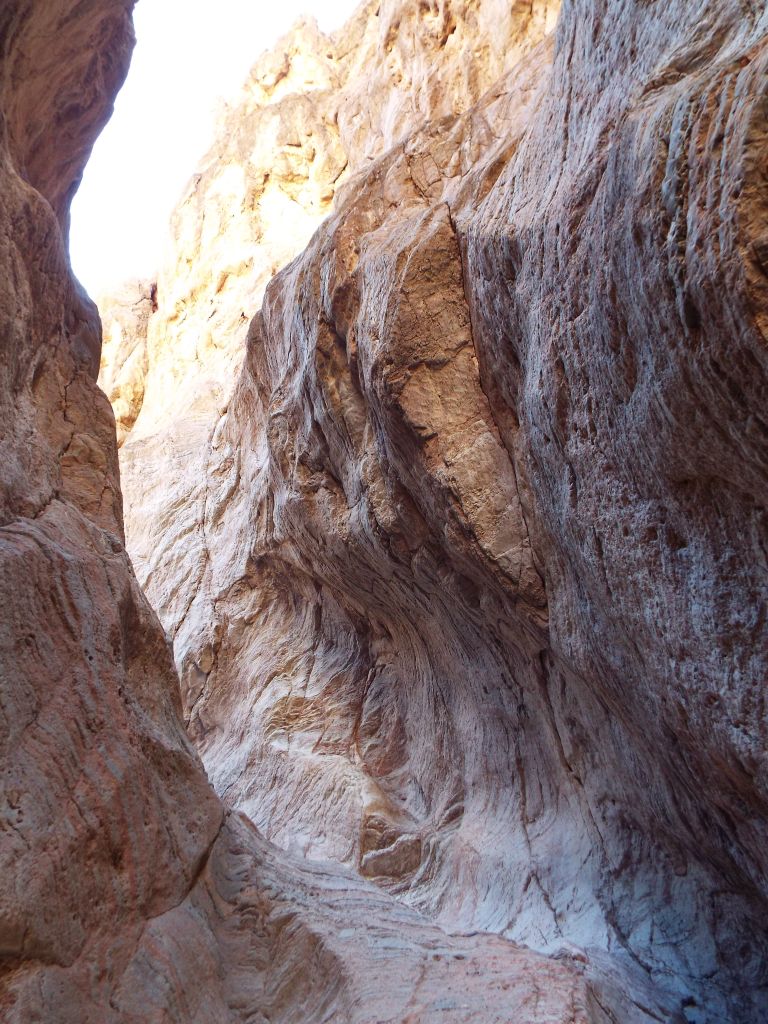 Very pretty curves on both sides of the canyon walls:
