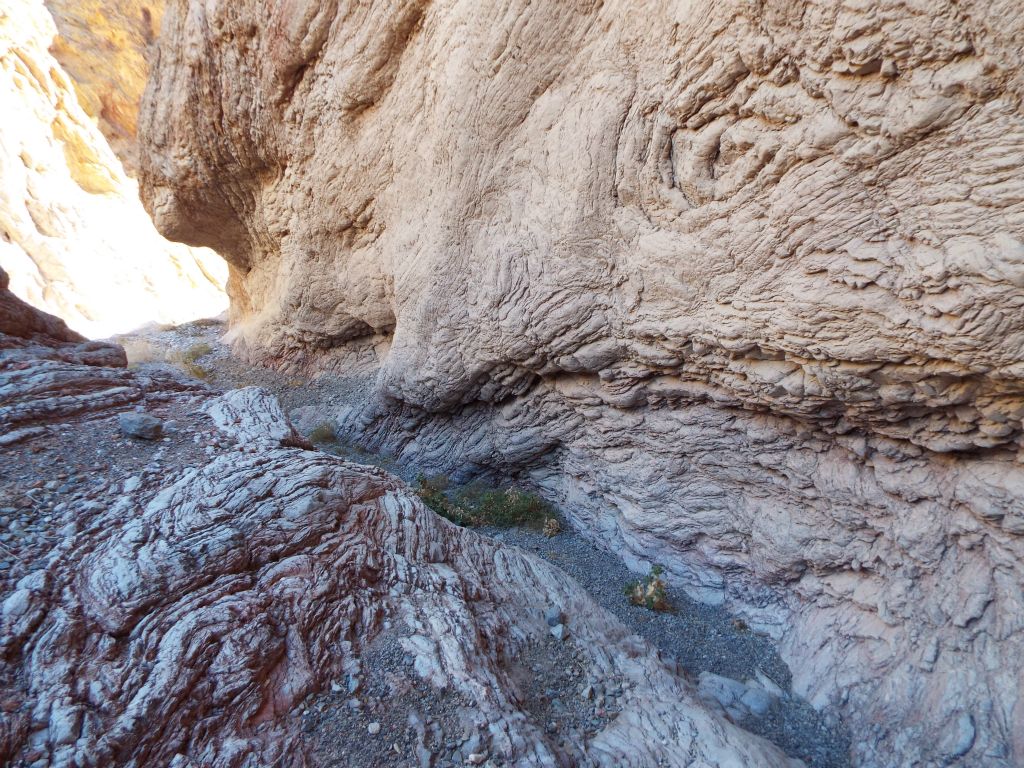 There are so many irregular curves and twists to the lines on this wall and the nearby rocks: