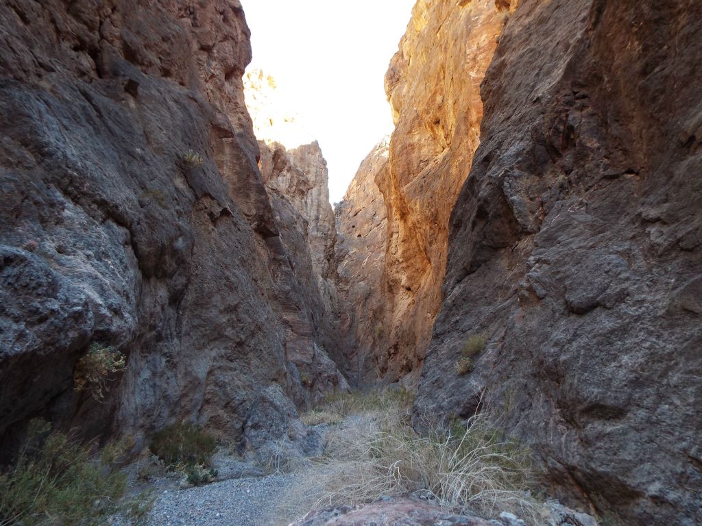After a short break at the slickenside, we continued up into the 2nd Narrows as the walls got tighter: