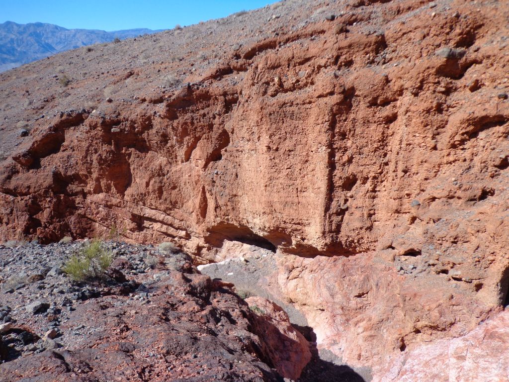 Once at the edge, we could see an easy way back down into the canyon: