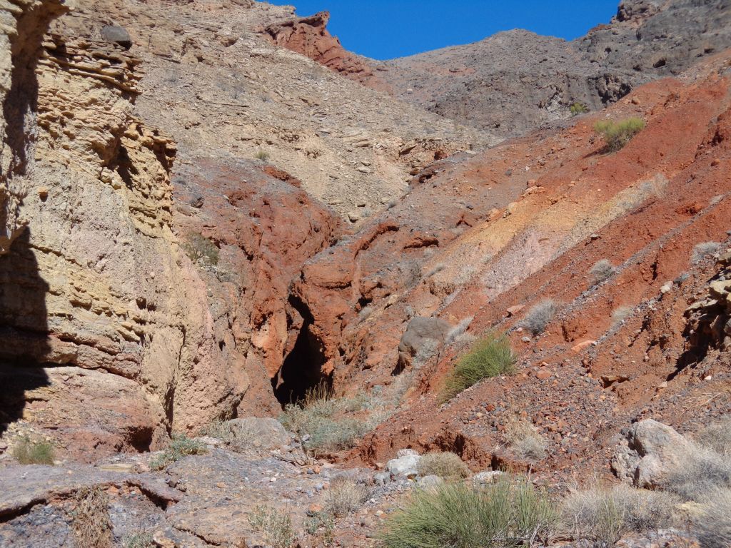 Up ahead, we could see the beginning of the red slot narrows, the canyon highlight: