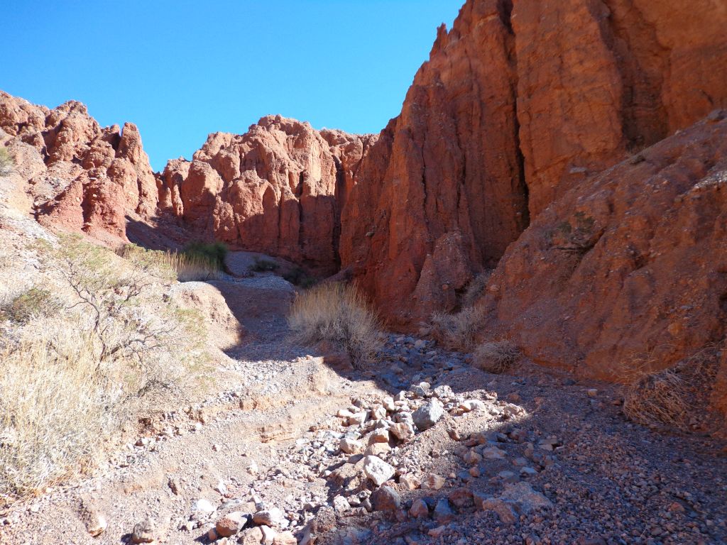 We have now exited the two sections of red slot narrows and are heading up to check out the interesting area we had spotted earlier: