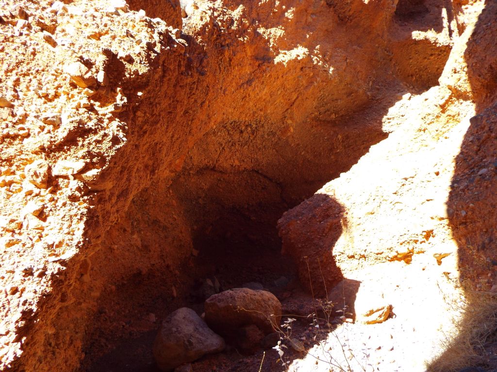 As you can see, the canyon soon becomes a slot with only a few feet between walls: