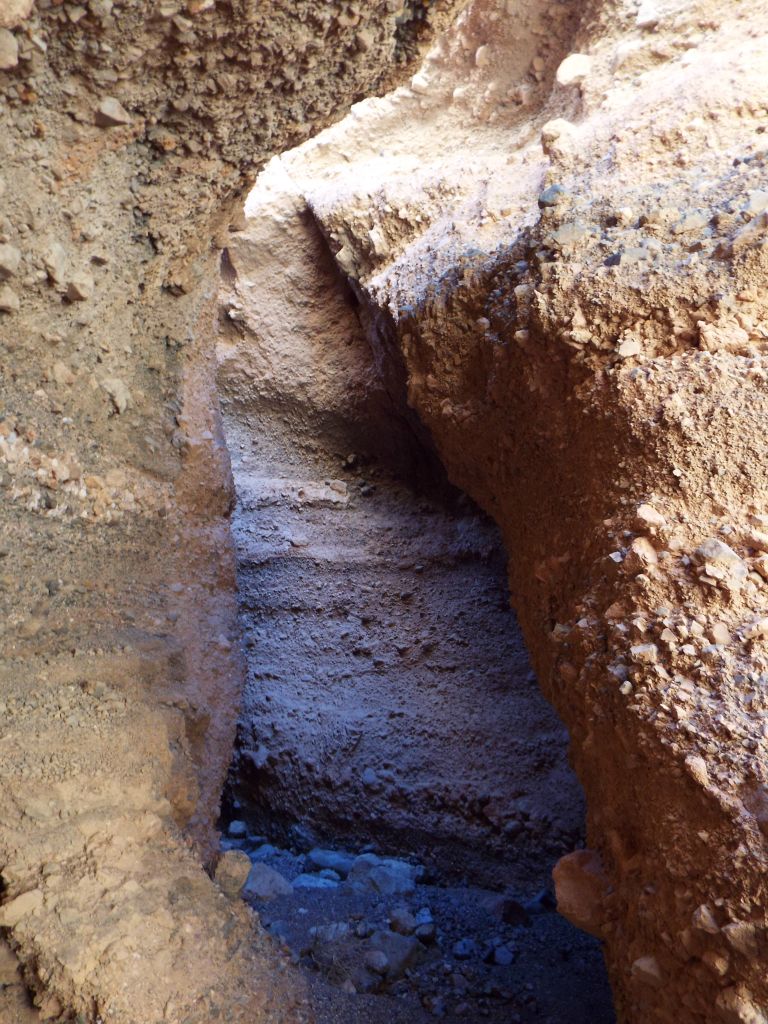 Very tight walls to pass through with a lot of turns in the canyon: