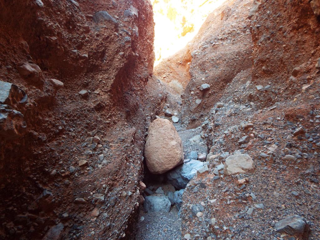 Sunlight Bridge Canyon is quite narrow for its entire length: