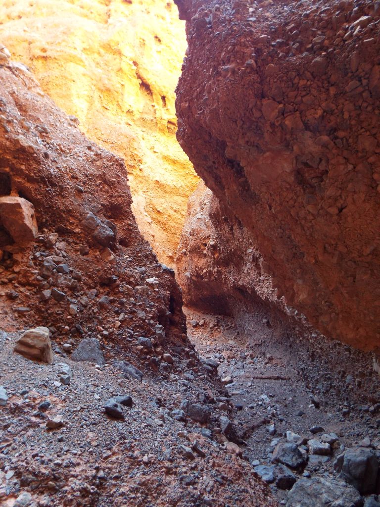 At some spots in the canyon, the sunlight really took over the walls: