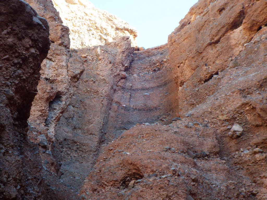 Zooming in on the top of the dry fall.  This turned out to be a side canyon dry fall as it was not in the main canyon: