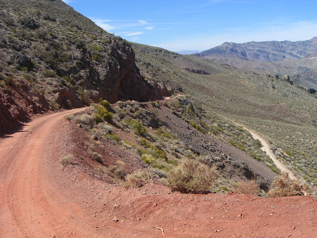 The road continues to the west from Red Pass with a very steep drop.  Good brakes are important for the next few miles: