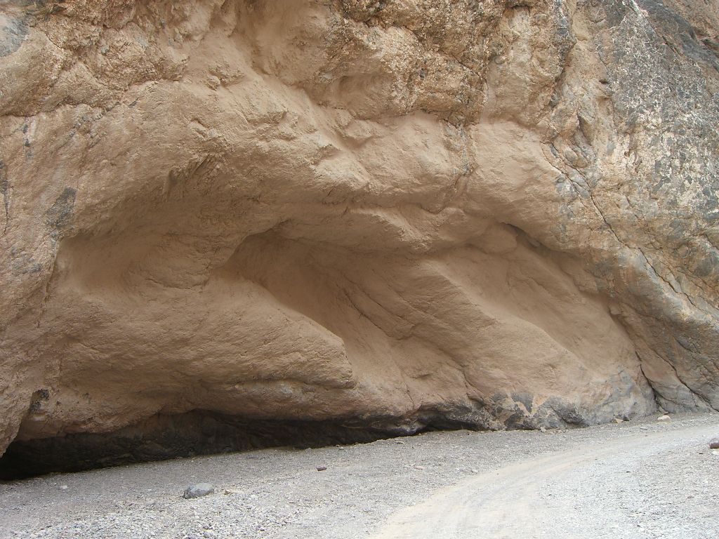 A huge undercut sculpted when flash flooding occurred in past times: