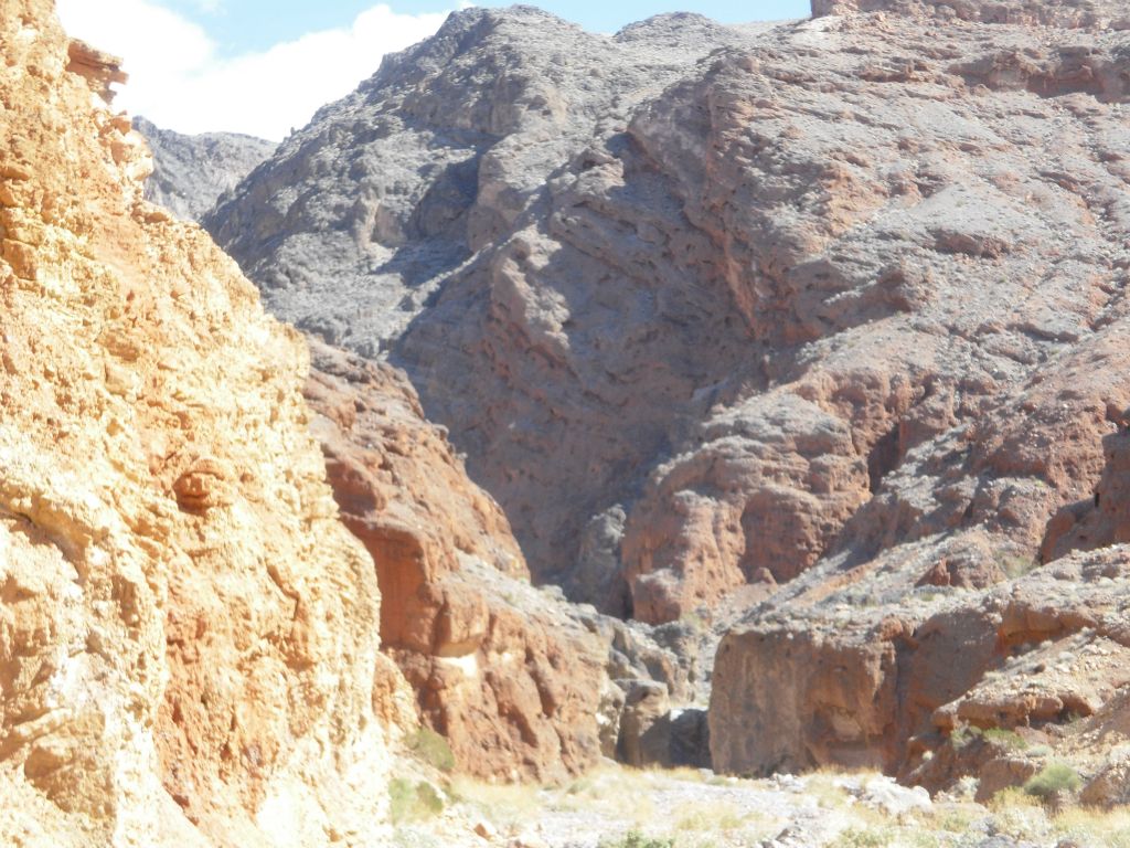 Up ahead it looked like we were heading into a gorge area.  We didn't know how much farther we would be able to get in the canyon: