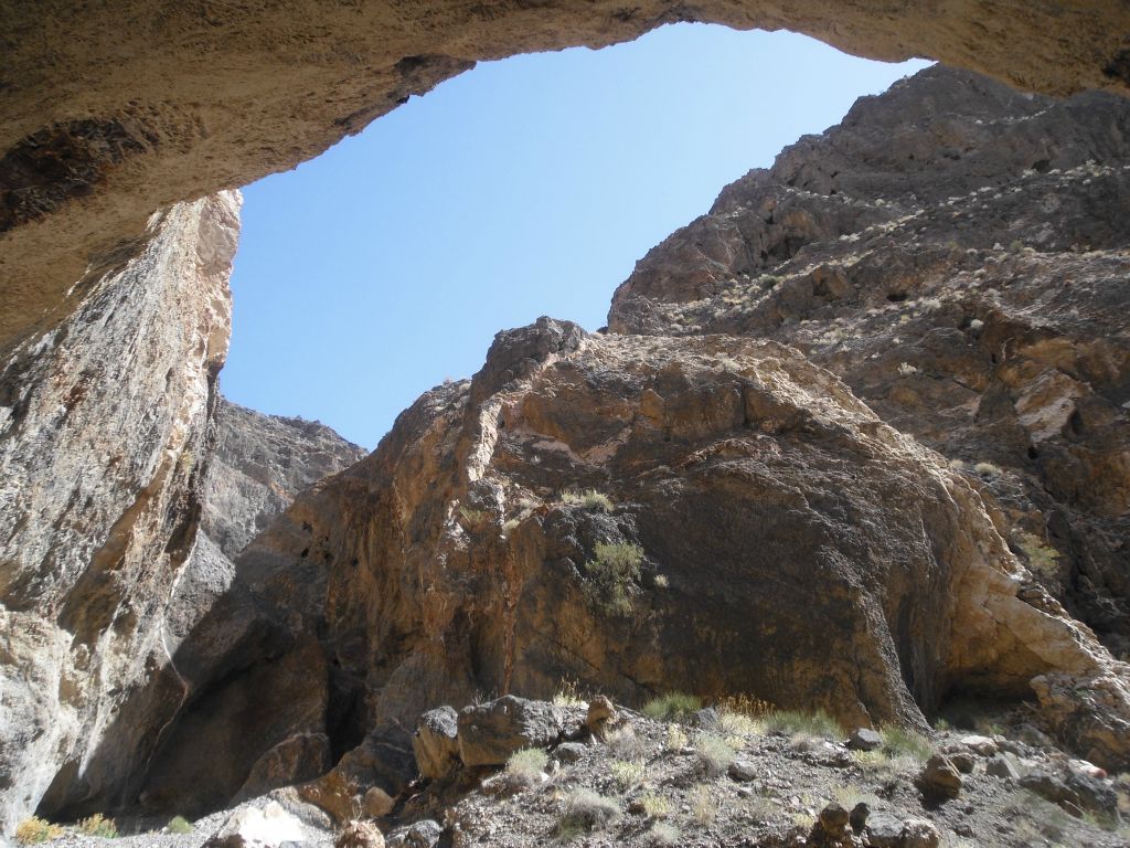 Taking a picture looking farther up canyon while standing under another huge overhang: