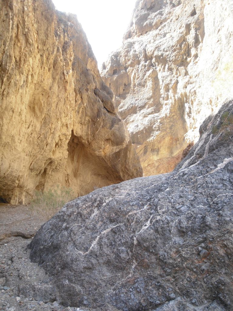 Continuing up canyon, the narrows continued to be quite interesting: