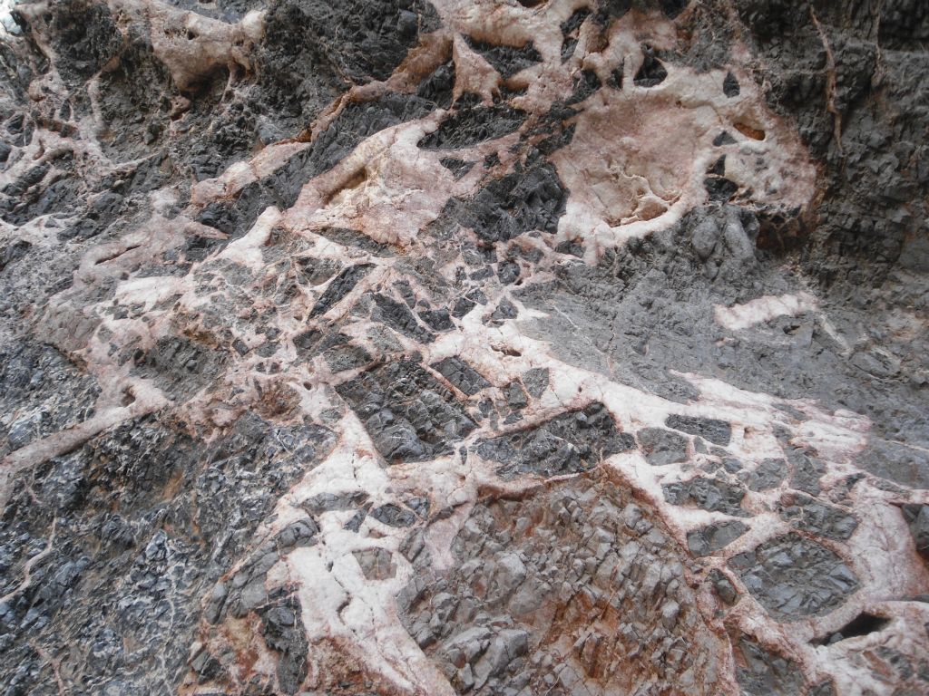 Zooming in on the beautiful rock surrounding the 6th dry fall in the next two pictures: