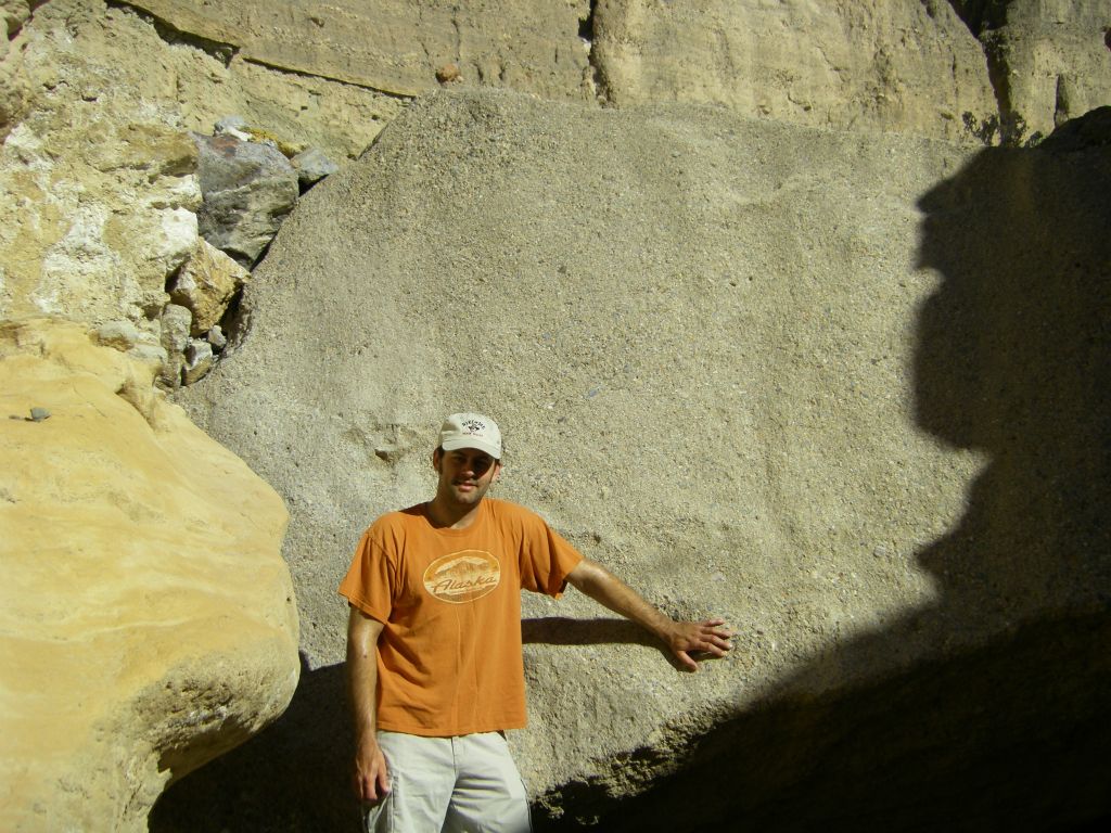 A massive chockstone is blocking exit from the 1st narrows: