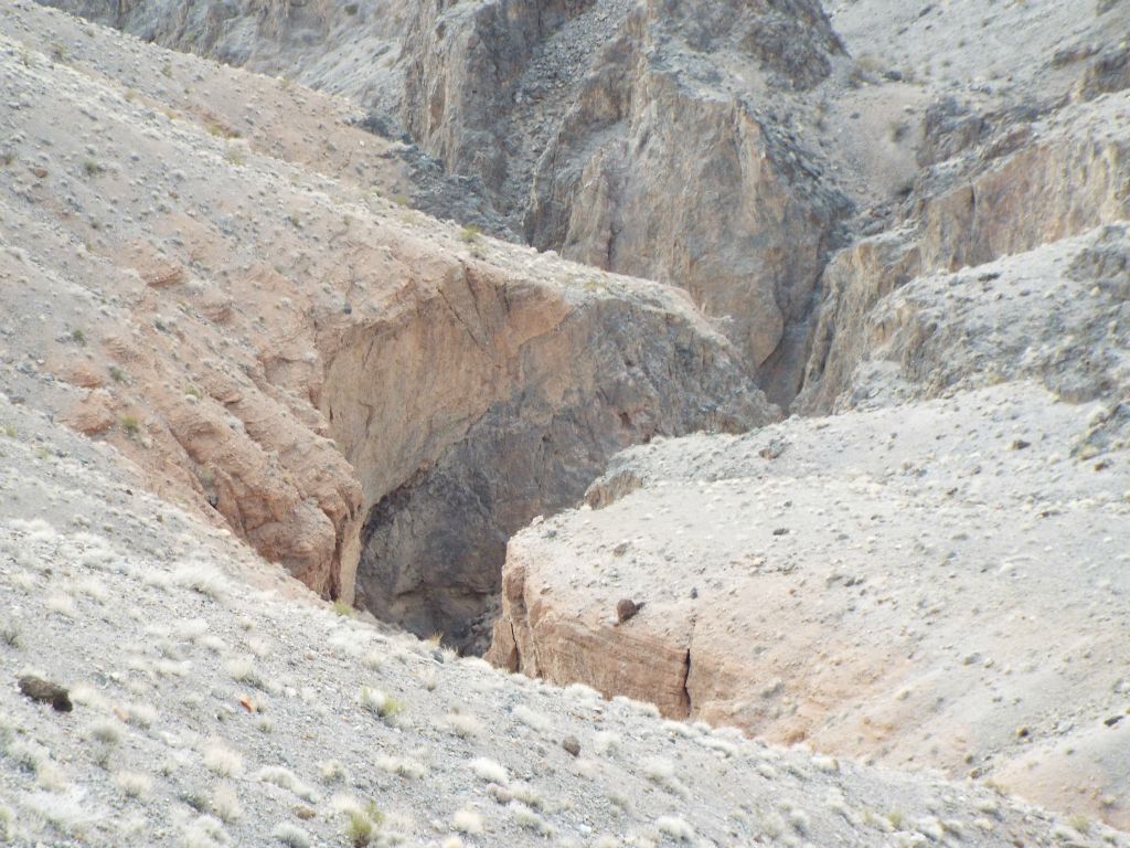 Zooming in on an incredible bend in the canyon below: