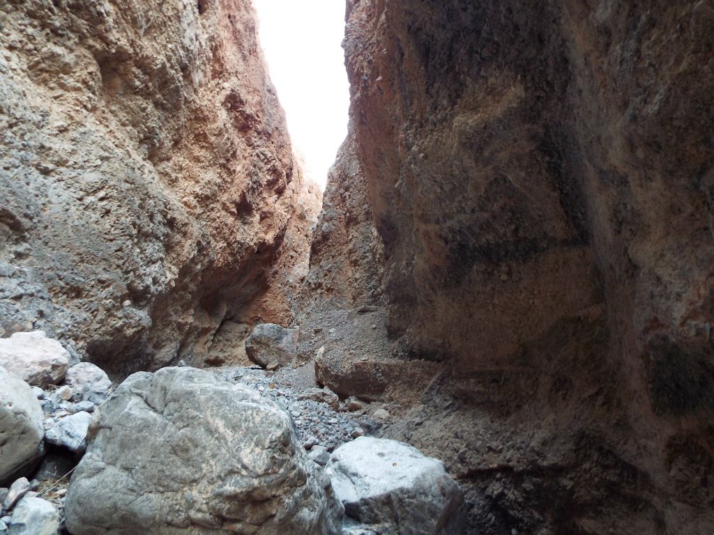 The canyon walls were extremely beautiful through this section: