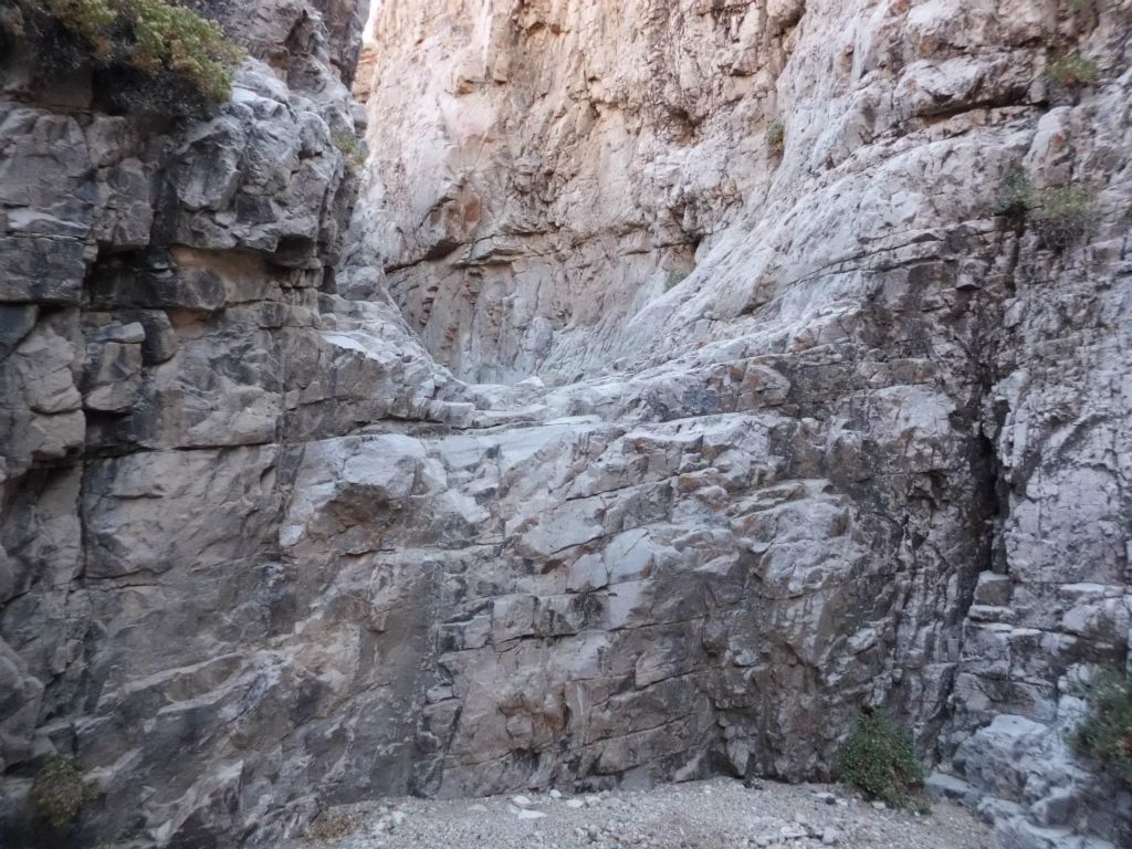 This is another minor dry fall in this short section of narrows: