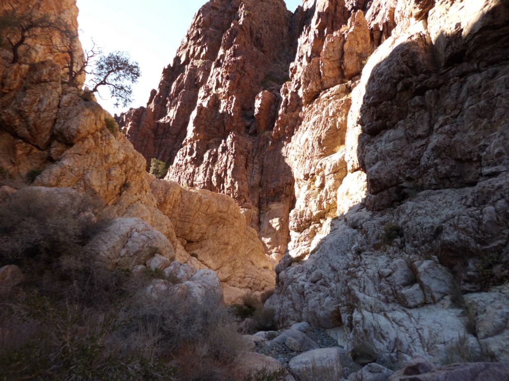 Up ahead the canyon started narrowing down and we had great anticipation: