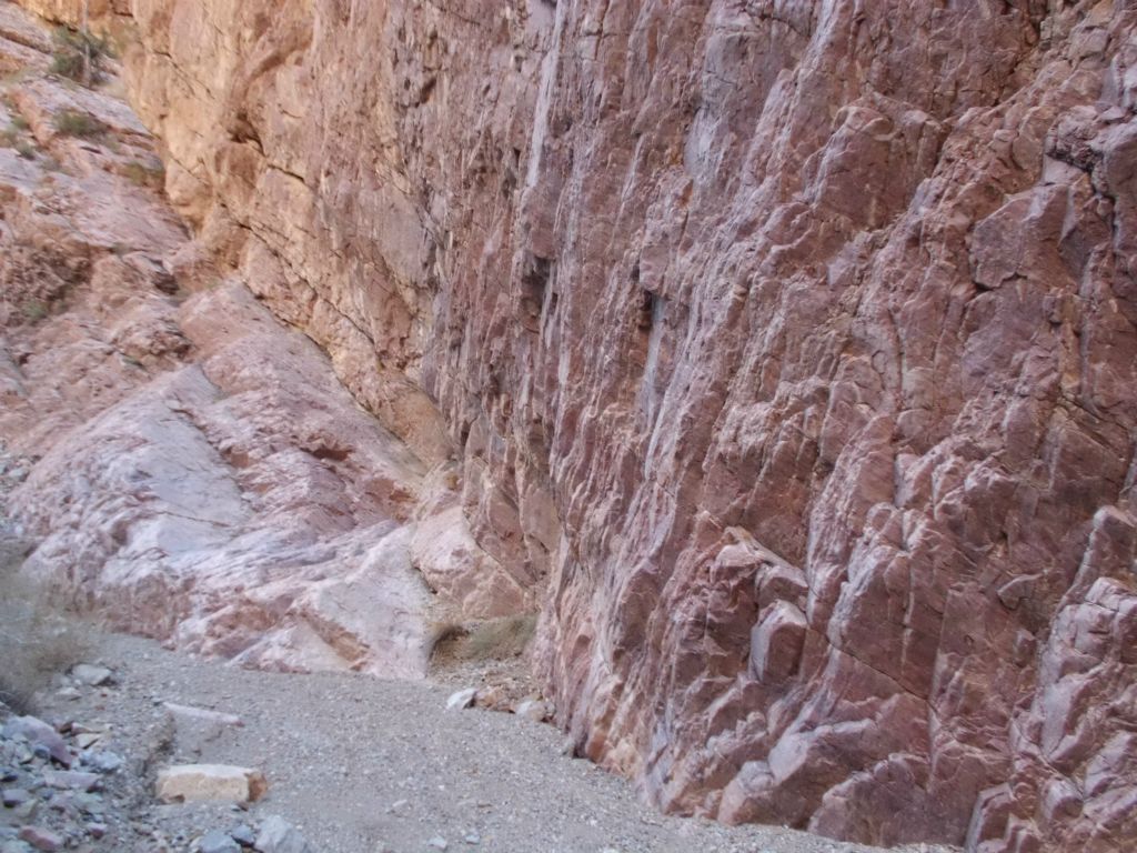The next two pictures highlight the red and purple rock walls on opposite sides of the canyon: