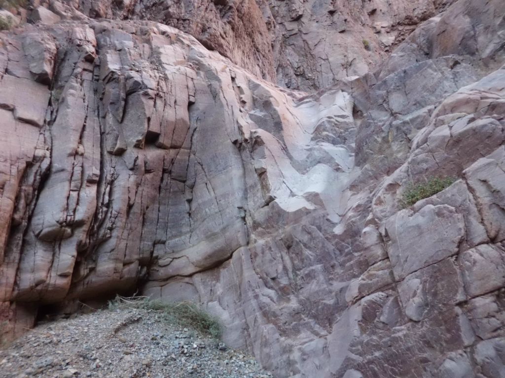 Lots of smaller dry falls were spread out through the narrows.  None were super challenging: