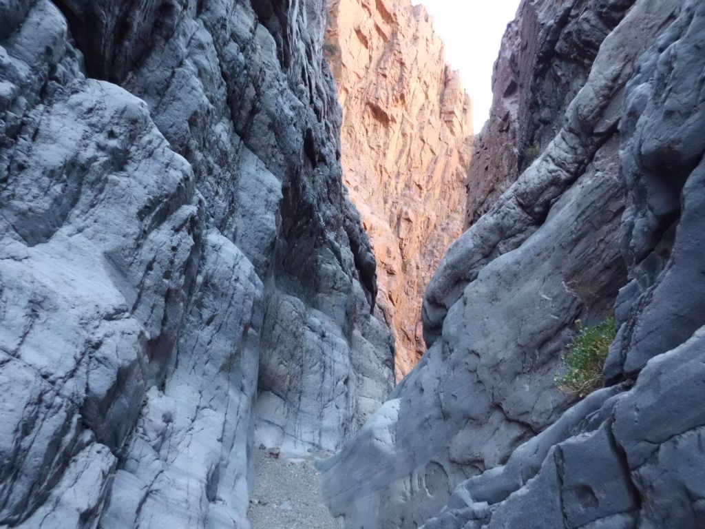 The ending is probably my favorite section of both halves of Moonlight Canyon.  It's too bad that they have to be hiked separately if you are not a climber: