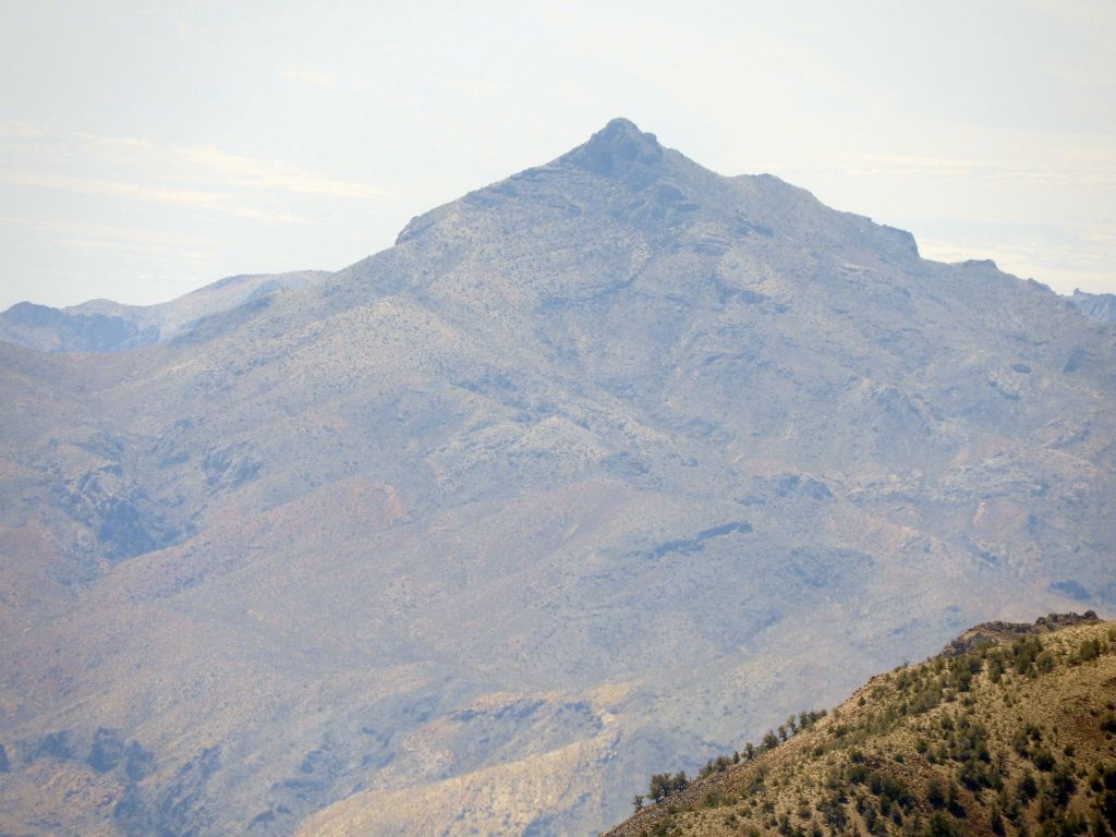Thimble Peak (6,381 feet) is a short hike with a few challenging sections in route to the distinct summit top: