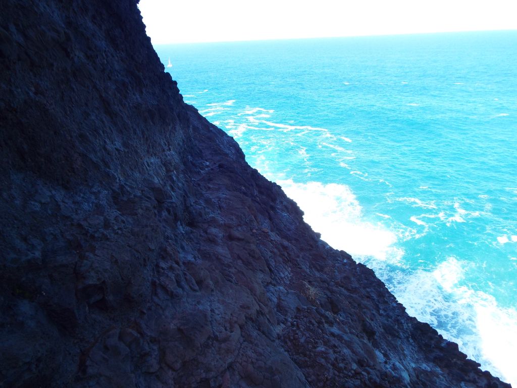 Looking straight across Crawler's Ledge.  As the lighting was bad, I crossed over it quickly and got some more pictures on the hike back later: