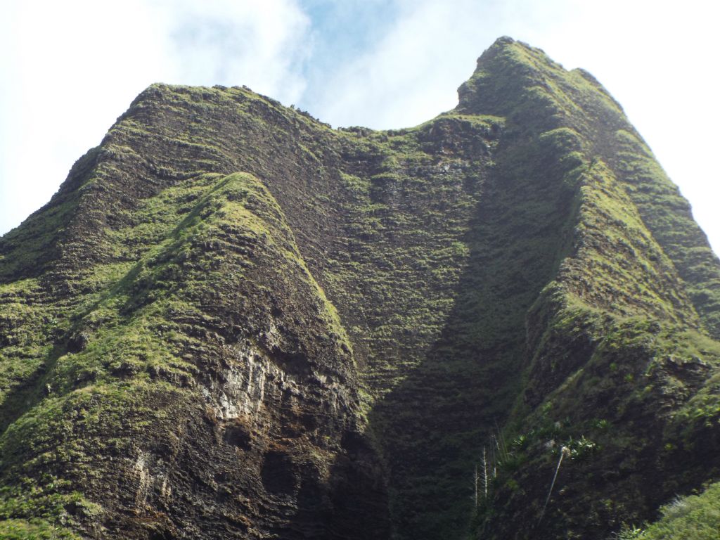 A close-up of a very impressive section of mountain cliffs: