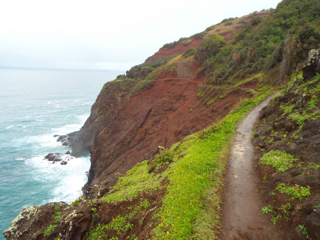 During the hike back, I had a chance to get some better pictures of the Eroded Cliffs section: