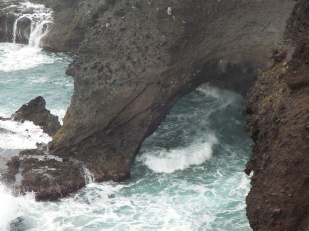 This sea arch can be seen below the Eroded Cliffs.  Most people (including me) don't spot the arch until the hike back:
