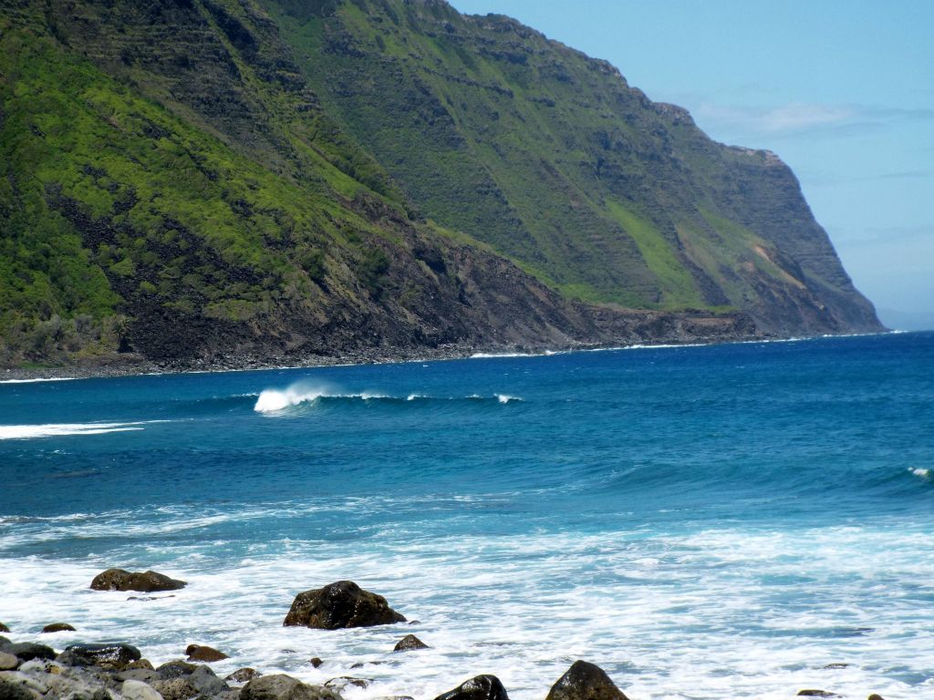 The sea cliffs drop abruptly and dramatically into the ocean below, as seen in the next two pictures: