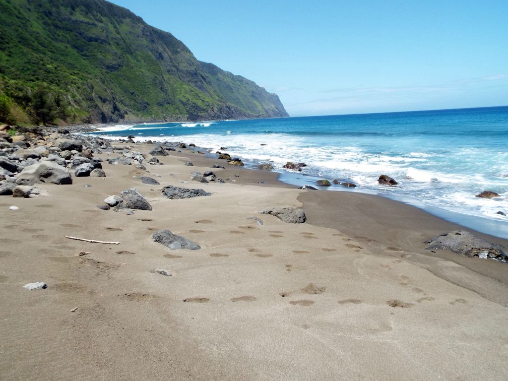 This is a perfect area to take a relaxing break.  Just keep an eye on the waves coming in so that you don't get caught unaware by a sleeper wave: