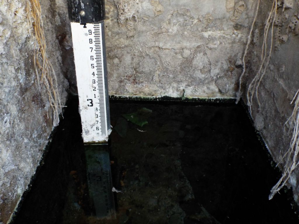 Notice that the current water level of the Saratoga Spring ponds can be checked: