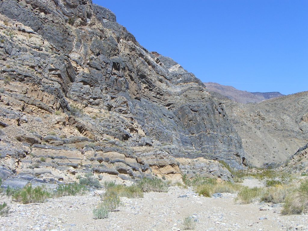 The walls were majestic and high in this first side canyon: