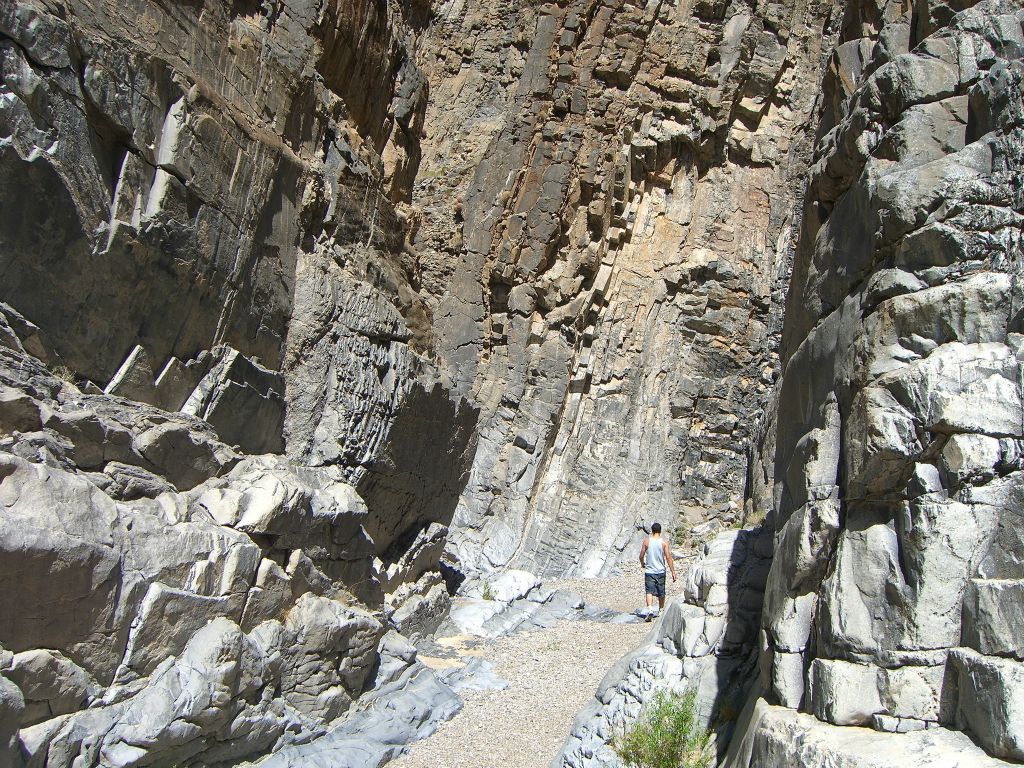 Lowell maintaining a fast pace down canyon while immersed in the narrows: