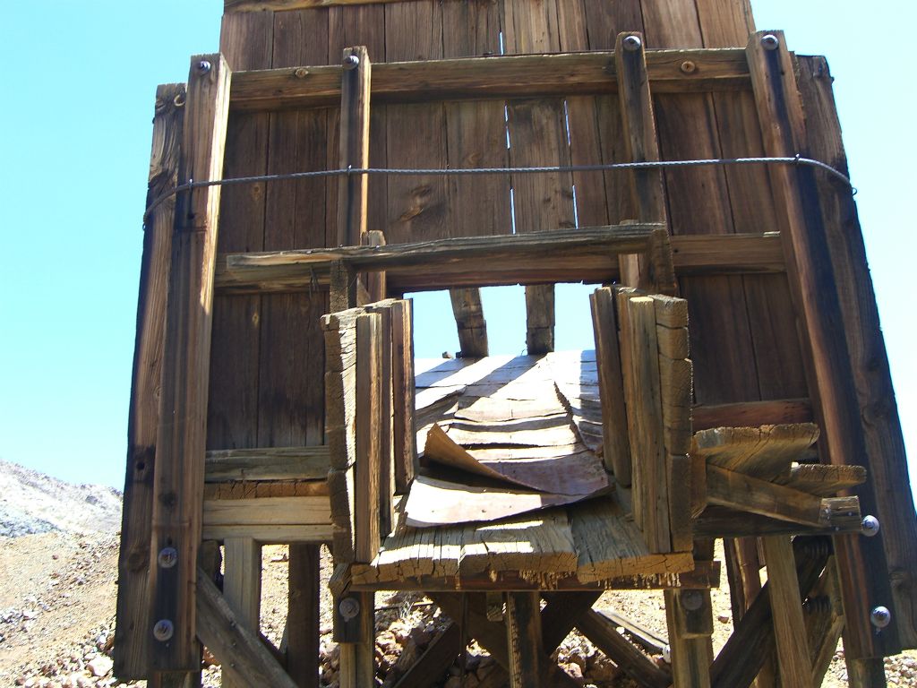 Taking a closer look at the ore loading structure, which is mostly still intact: