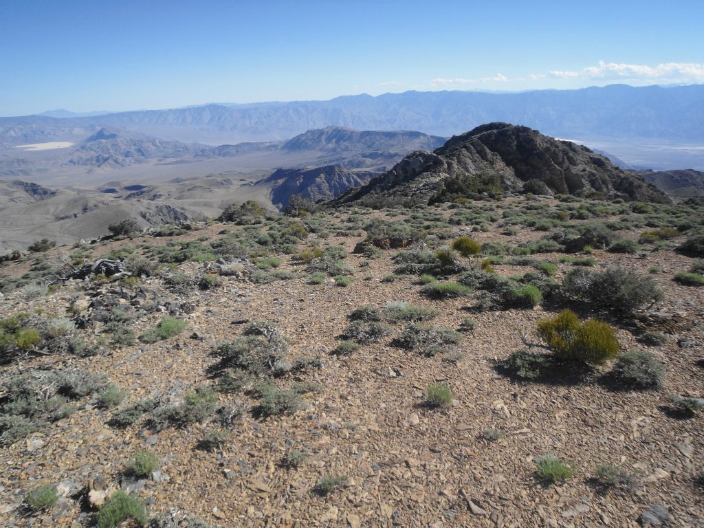 In this final view looking south, Round Valley is visible in the middle left of the picture.  Someday I would like to backpack from Round Valley to Dry Mountain: