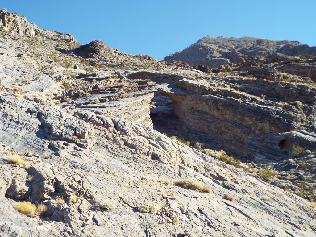 Once the cliffs became less exposed on the right side, I walked along the rocky areas to have better footing: