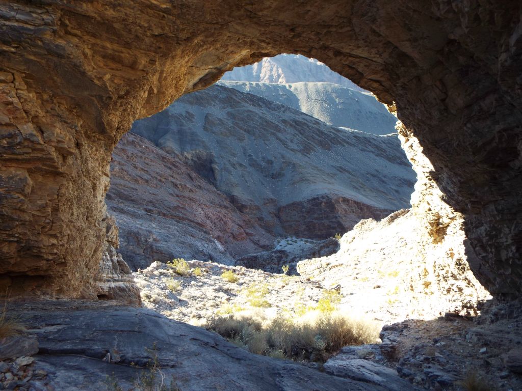 Grand View Canyon is even visible looking through the arch: