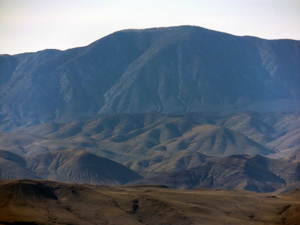 To the west, Waucoba Mountain (11,123 feet) really stands out:
