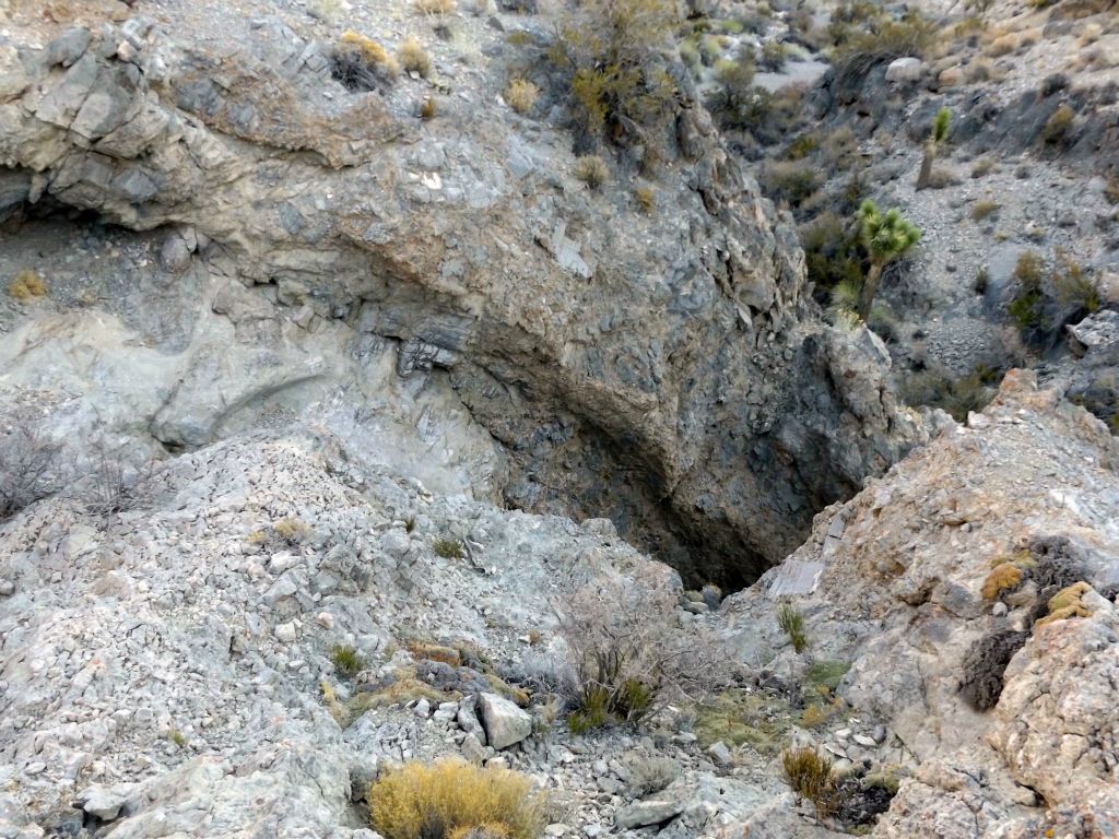 A close-up of the major dry fall and rim where gravel (and sometimes water) pours over: