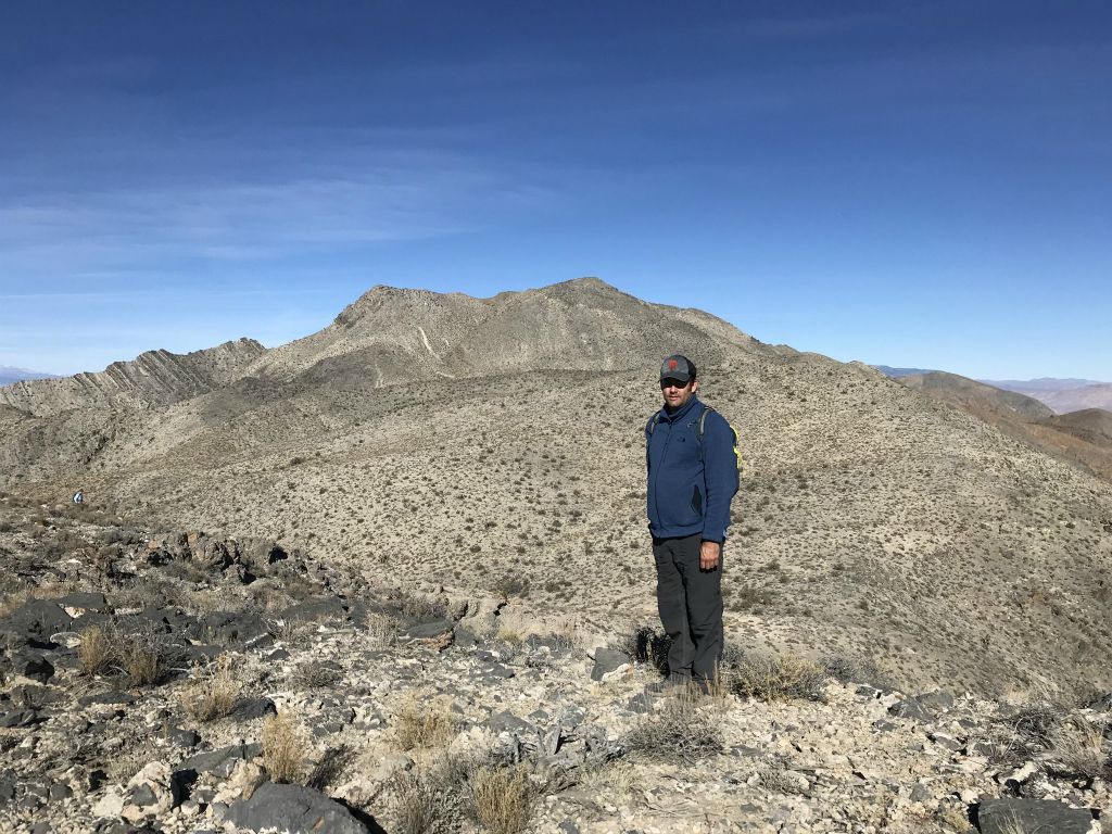 Getting a picture on the summit ridgeline with P6980 in the background: