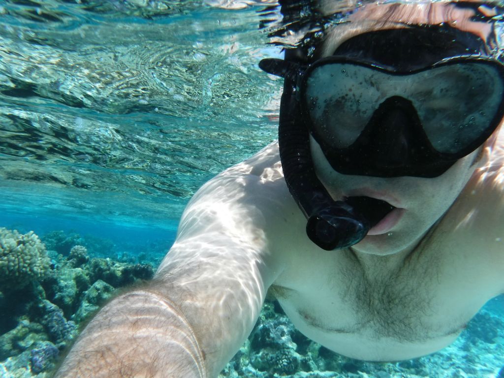 We now move on to some of my favorite snorkeling photos taken in Maupiti's lagoon:
