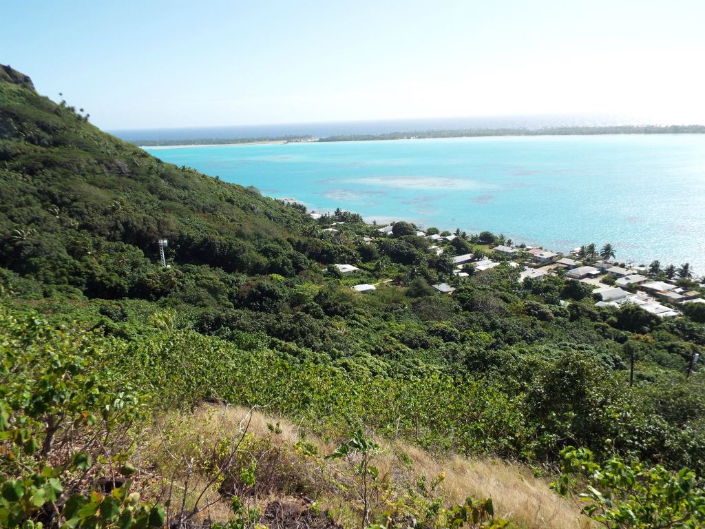 Looking to the north, the South Pacific ocean can now be seen beyond the lagoon and reef:
