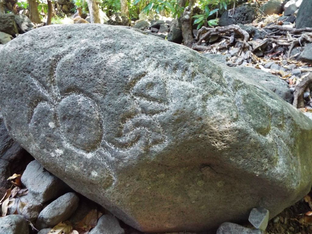 After hiking up the trail for a bit, we then dropped into the riverbed and located the petroglyphs: