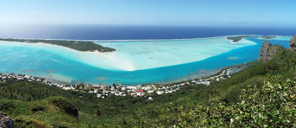 Panoramic looking out at the lagoon and motus from the rock outcropping: