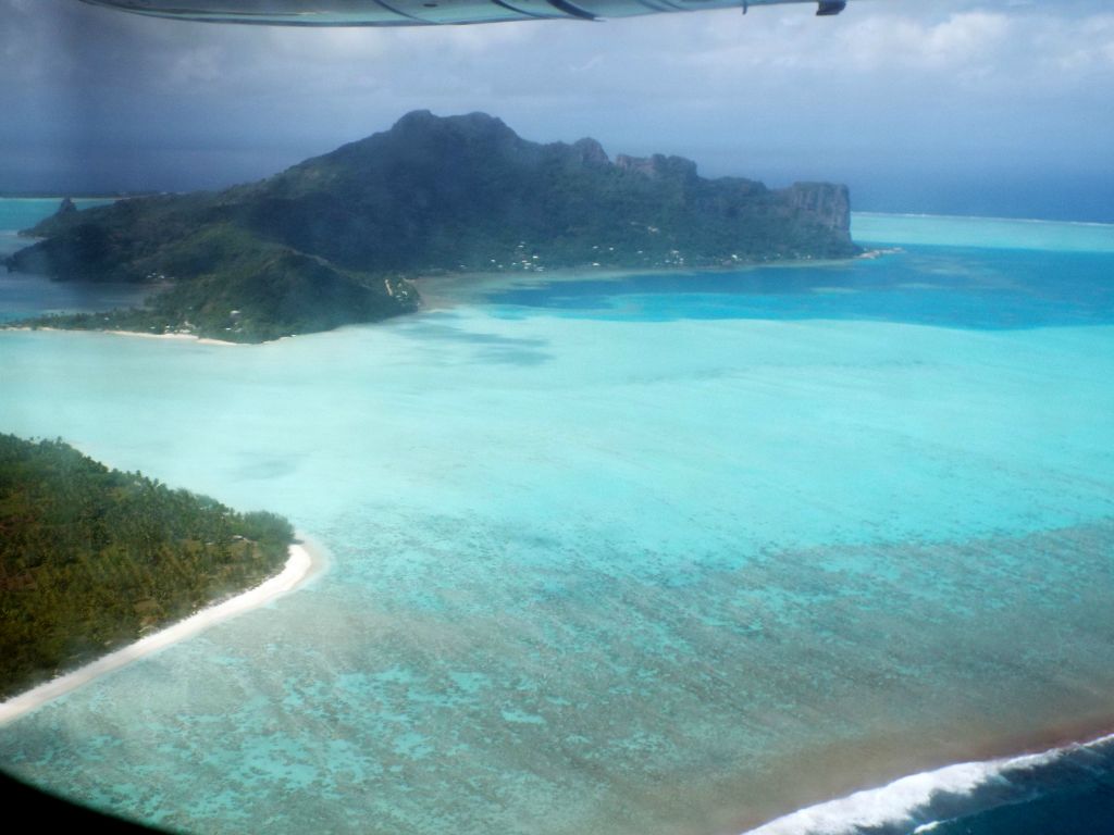 The bonus pictures start out with two views of Maupiti and Mt. Teurafaatiu as seen during the airplane flight in: