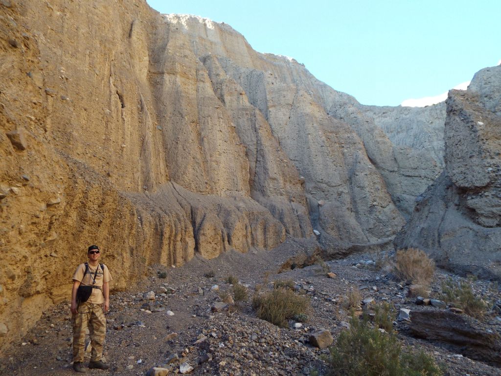 Beyond the massive undercut, the canyon becomes a place of great scenic beauty with colorful high walls set in the midst of narrows:
