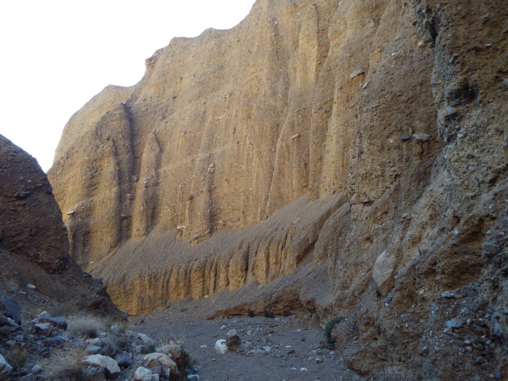 The canyon curves around in a wide horseshoe: