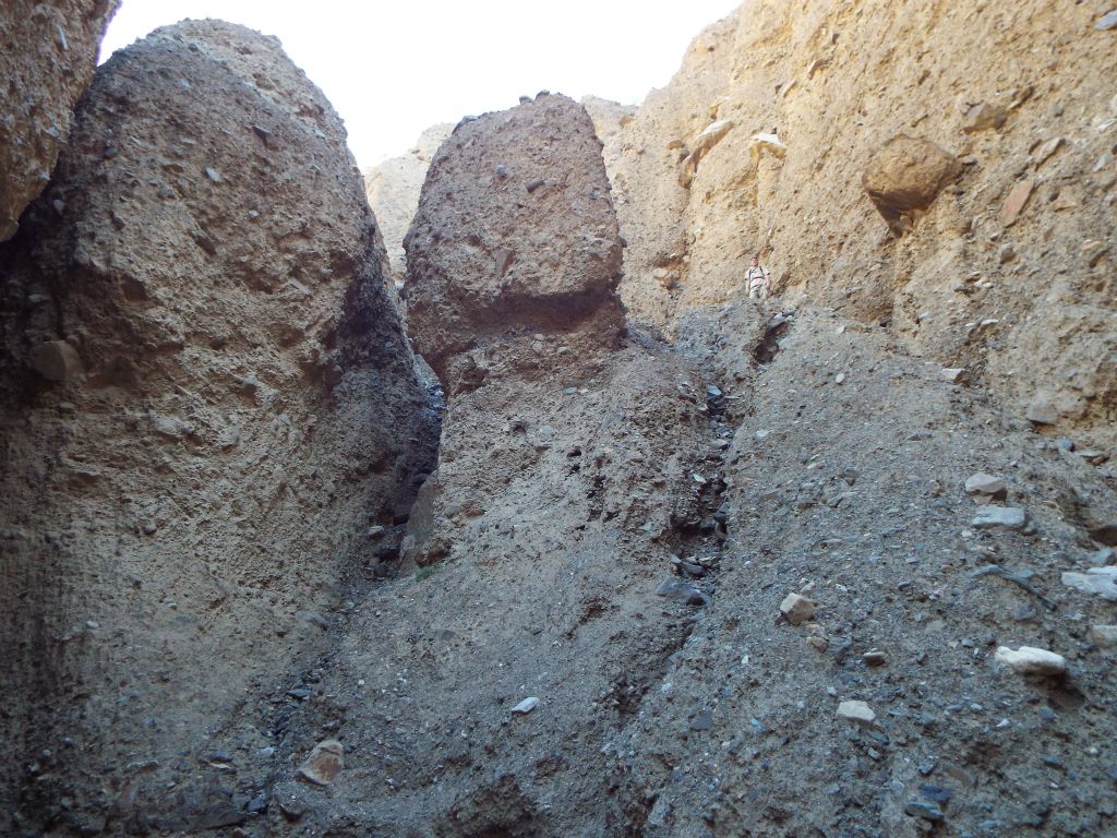 As you can see, Tobin searched up high for a bypass but eventually returned to the canyon floor unsuccessful: